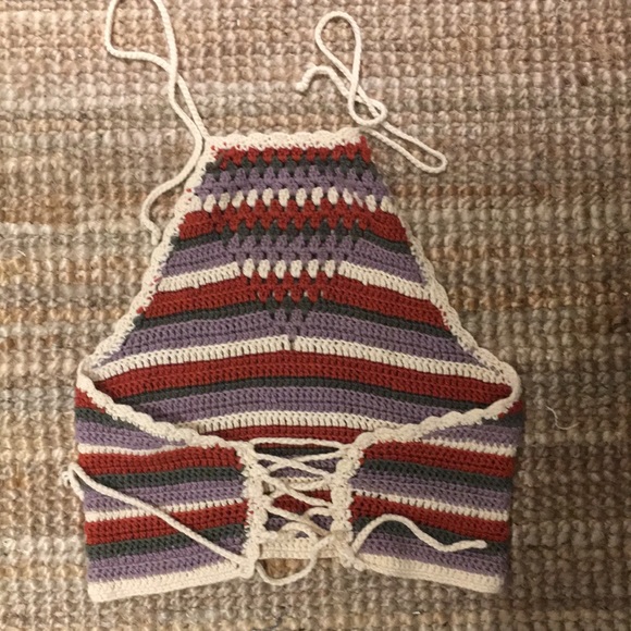 Insanely Cute crochet woven cropped halter top - Picture 3 of 3